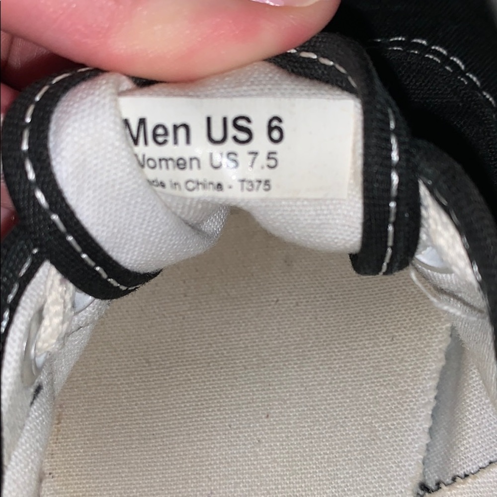 Vans - Picture 3 of 3